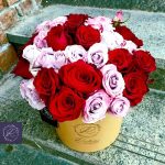 ⁦بوكس ورد احمر و روز⁩ - الصورة ⁦2⁩