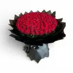 A bouquet of 100 imported red roses – a luxurious bouquet for Valentine's Day