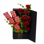 بوكس ورد أحمر مع شوكولاتة كيت كات – Reihan Floral