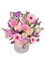 بوكس نبض الجربيرا تنسيق ورد فاخر من جربيرا وردي وانترينا واستاتس داخل علبة أنيقة مع عبارة I Love Mom مناسب لتوصيل ورد في مصر